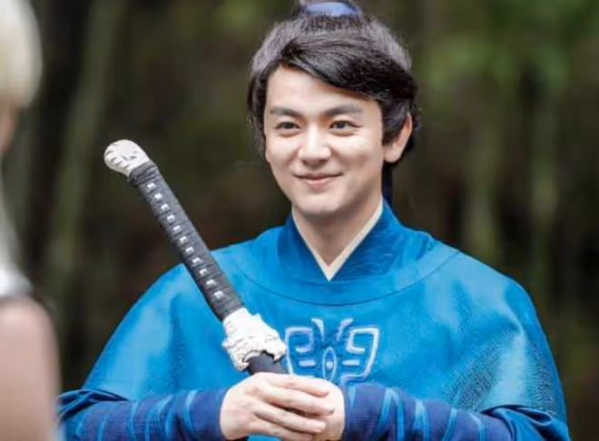 32歲男演員為生計擺地攤，高亞麟陳勛奇現身支持，贊其能自力更生