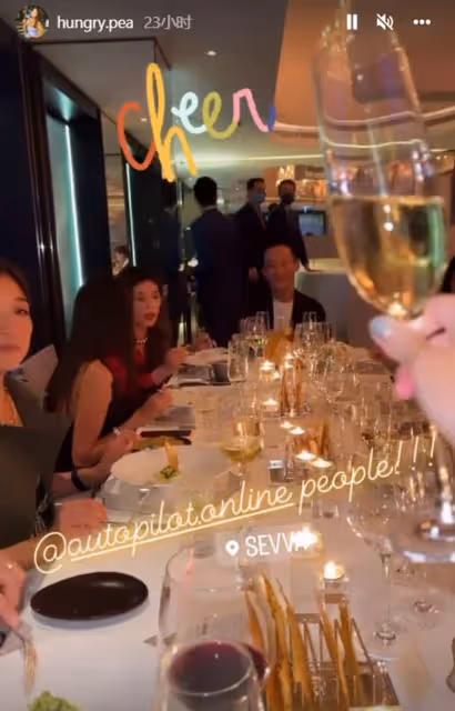 何超瓊與妹妹重回社交圈！派對上喝到臉紅太盡興，母親至今沒下葬