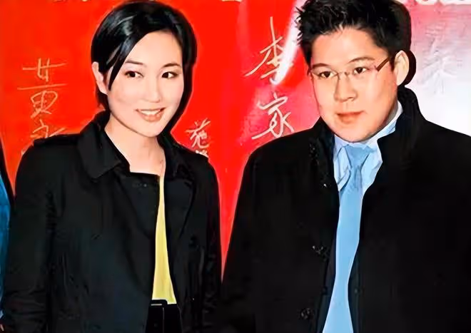 何超瓊與妹妹重回社交圈！派對上喝到臉紅太盡興，母親至今沒下葬