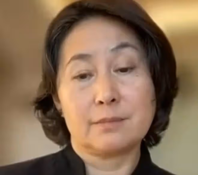 何超瓊與妹妹重回社交圈！派對上喝到臉紅太盡興，母親至今沒下葬