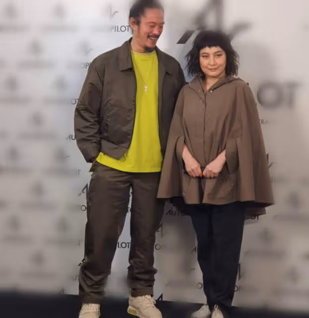 何超瓊與妹妹重回社交圈！派對上喝到臉紅太盡興，母親至今沒下葬
