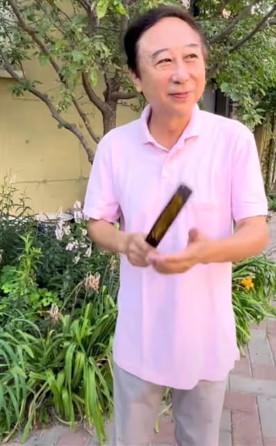 馮鞏化身服務員被挑釁，反應機敏狂誇讚，卻遭徒弟大吼翻白眼