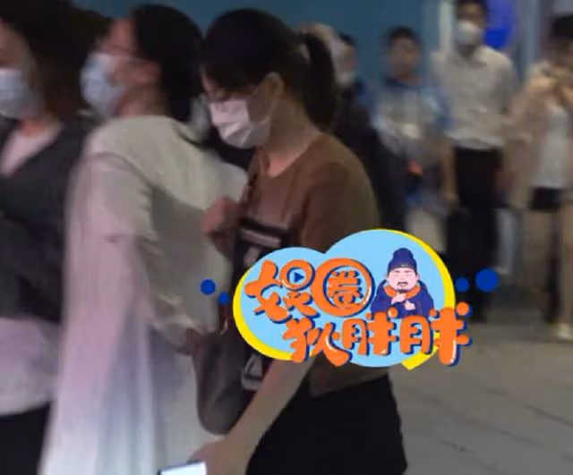 董卿曝最新近照!素麵朝天發福大腿粗,住3000萬豪宅不工作也愜意