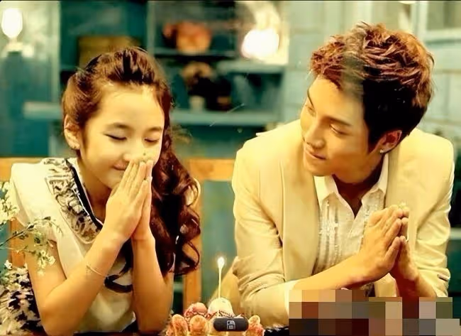 8歲女孩與20歲男生相戀多年 如今步入婚姻