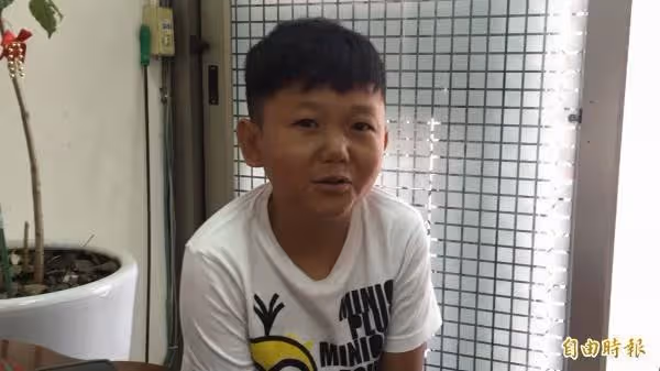 42歲像小學生《戲說》鐘國洪「身高僅有 135」國小畢業到現在 樂觀「我好手好腳不怕」把願望藏心底