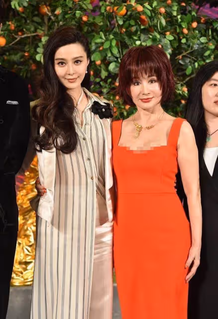 潘迎紫也太會保養了，70多歲還保持17歲身材，敢和范冰冰比美，網友：穿一襲紅裙氣質真好