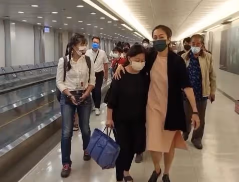 艾成墜樓／媽媽心碎親筆信！不捨愛子離世「相信你不是主動選擇離開」　嘆已經盡了孝心「向王瞳悲痛喊話」
