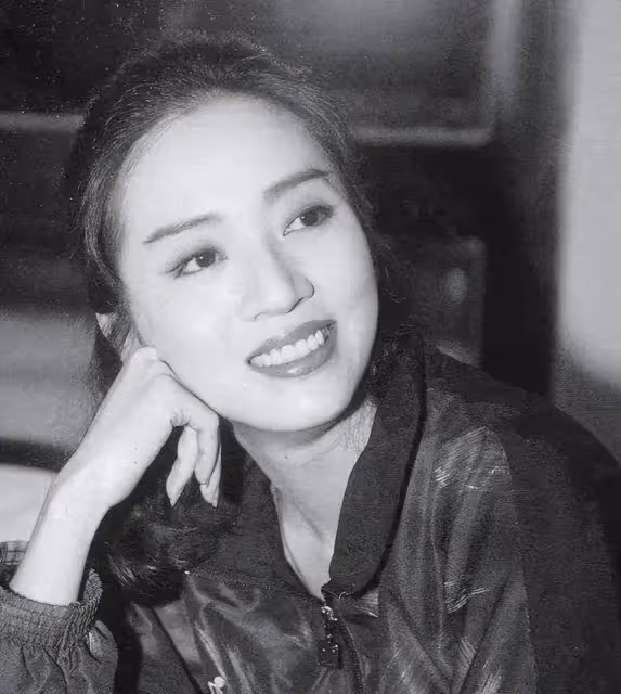 梅艷芳故居高價拋售,其母「啃女一生」視女兒為搖錢樹,98歲高齡與兒子斷絕關系