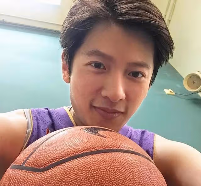 香港知名男星新劇演技大爆發！在內地做網紅帶貨，戀上富家千金