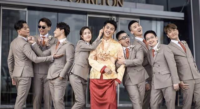 恭喜！TVB知名男星今日大婚，新娘一身金器雍容華貴閃爆全場