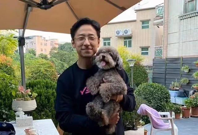 林峯前任曬泳裝照，未穿內衣被網友好心提醒，本人下場霸氣回懟
