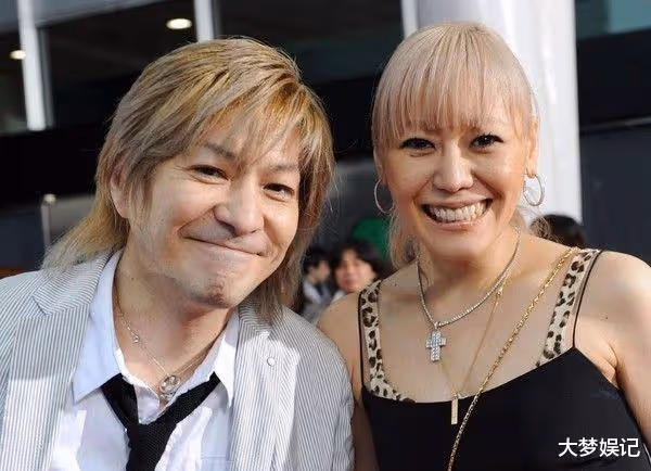 小室哲哉63歲近照曝光，網驚「以為是女星」！3年前不倫戀毀形象