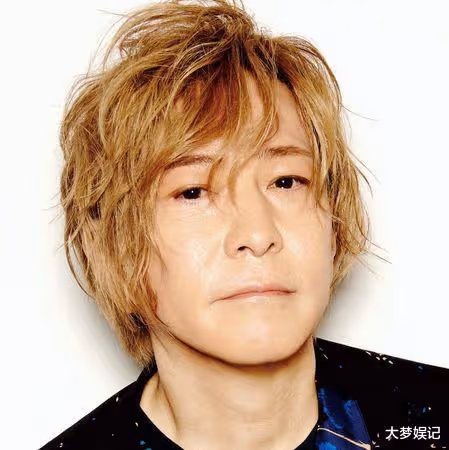 小室哲哉63歲近照曝光，網驚「以為是女星」！3年前不倫戀毀形象