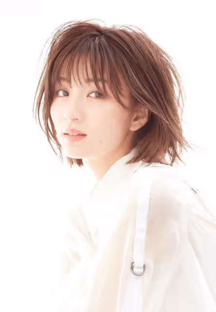 日本女星兼模特岡崎紗江,做活在自己世界裡的人
