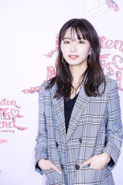 日本女星兼模特岡崎紗江,做活在自己世界裡的人