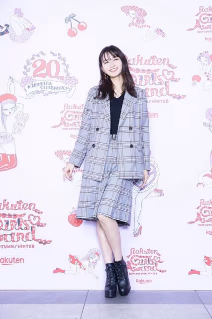 日本女星兼模特岡崎紗江,做活在自己世界裡的人