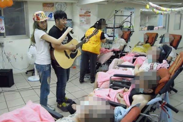 艾成生前所為曝光，「低調跑遍全台」做完最熱血的事，7張照片惹網淚：你真的是好人