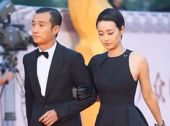 伸咸豬手、亂扔垃圾、當街小便,這些低素質明星,太敗好感了