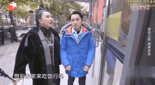 伸咸豬手、亂扔垃圾、當街小便，這些低素質明星，太敗好感了