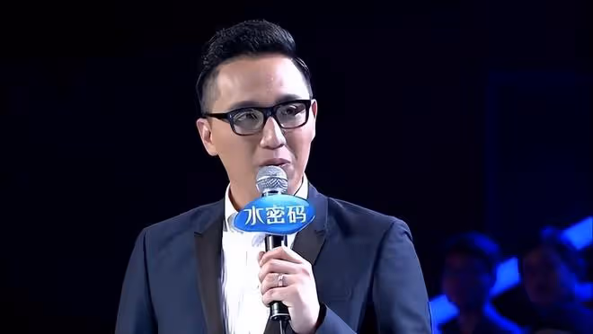 伸咸豬手、亂扔垃圾、當街小便,這些低素質明星,太敗好感了
