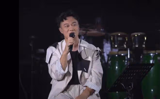 陳奕迅線上演唱會人氣破億!只有一首歌沒忘詞,清唱孤勇者引熱議