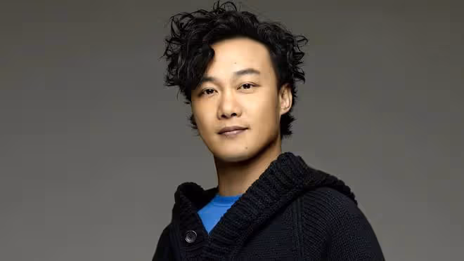 陳奕迅線上演唱會人氣破億!只有一首歌沒忘詞,清唱孤勇者引熱議