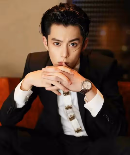 爆紅男星王鶴棣做核算插隊被罵,本人及時道歉:對不起,我錯了
