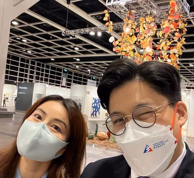 霍啟剛一家五口趕海,郭晶晶依舊低調樸素,用2元發圈引熱議