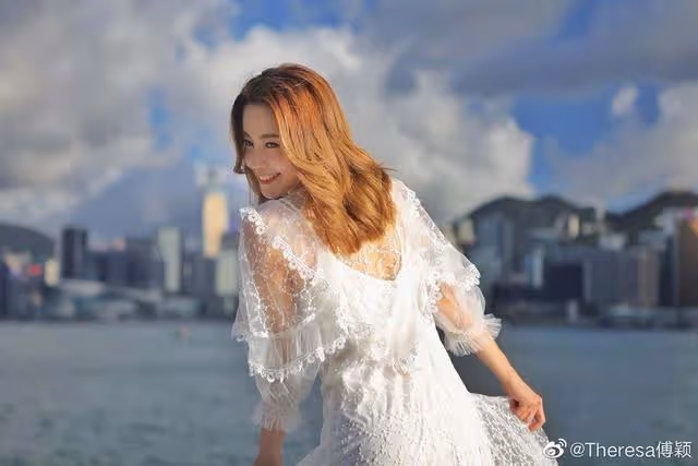 香港始祖級宅男女神曬新居!37歲擁有完美身材,曾遭圈中男友家暴