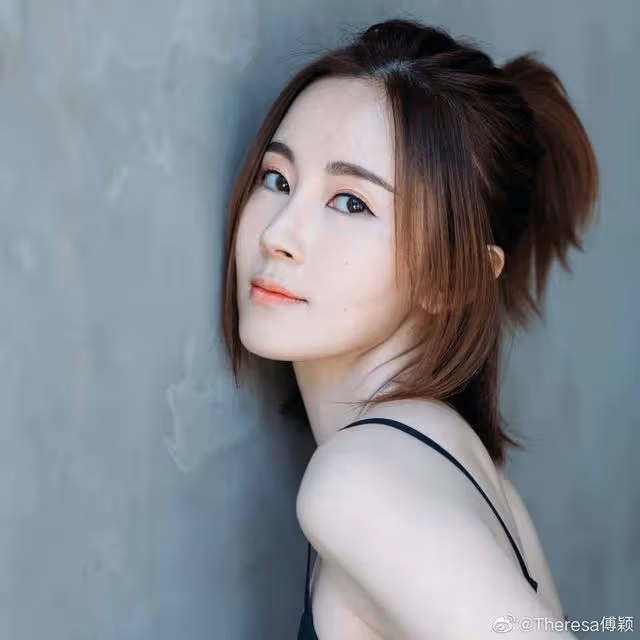 香港始祖級宅男女神曬新居!37歲擁有完美身材,曾遭圈中男友家暴