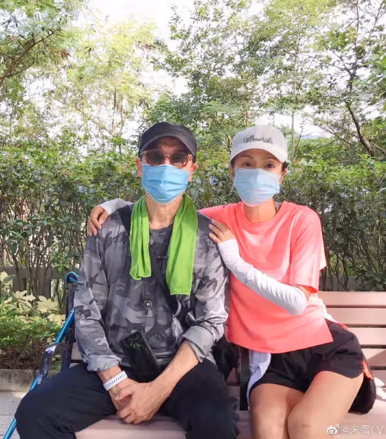 神隱2年現身!資深男星「疑似中風靠拐杖才能走」:希望康復中 突曝「72歲近況」粉絲驚喜不斷
