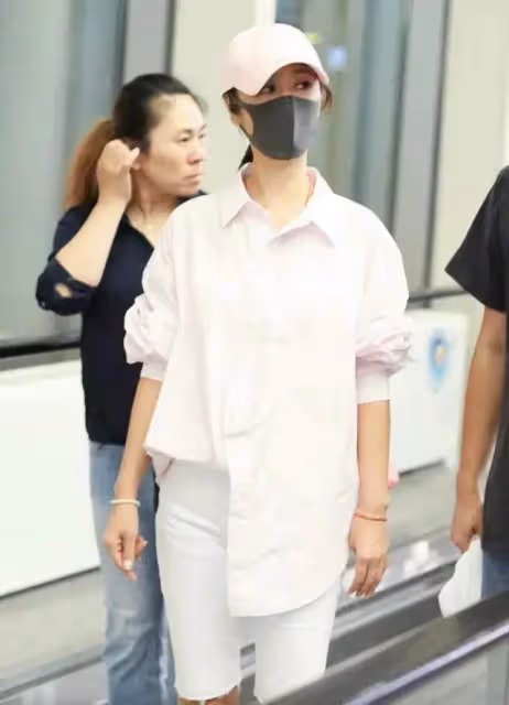 46歲林心如「老態」明顯，發縫突出，酒窩也難掩大媽感，網友：這才是40多歲真實的樣子