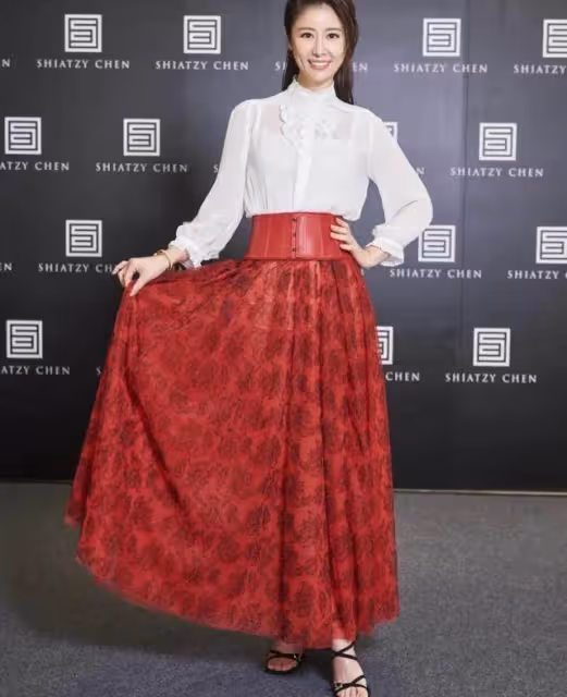 46歲林心如「老態」明顯，發縫突出，酒窩也難掩大媽感，網友：這才是40多歲真實的樣子