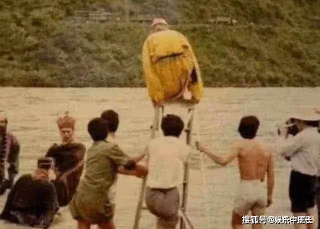 當年的《西遊記》沒了特效後的鏡頭有多尬？猴哥的背影令人淚目