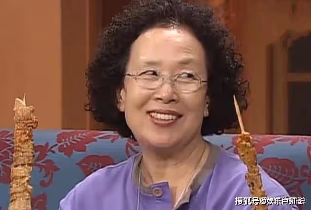 《搞笑一家人》14年後，老太太77歲還在拍戲，小個子卻逆襲成型男