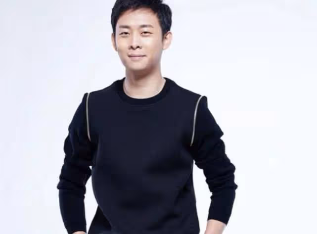 跑了10年龍套,落魄時被女友拋棄,頭婚娶二婚妻,40歲成影帝