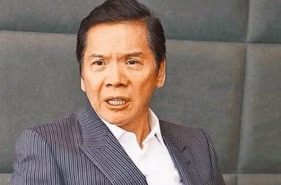 向華強敢讓成龍下跪,敢捶王晶和曾志偉,不敢招惹這3人,是誰?
