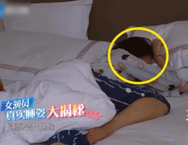 都是剛起床素顏錄製，鞠婧禕遇到關曉彤：差距全都寫臉上了