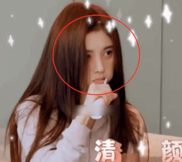 都是剛起床素顏錄製，鞠婧禕遇到關曉彤：差距全都寫臉上了