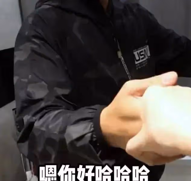 苗苗曬老公鄭愷回家vlog,一家團聚畫面超有愛,Ana見爸爸笑不停