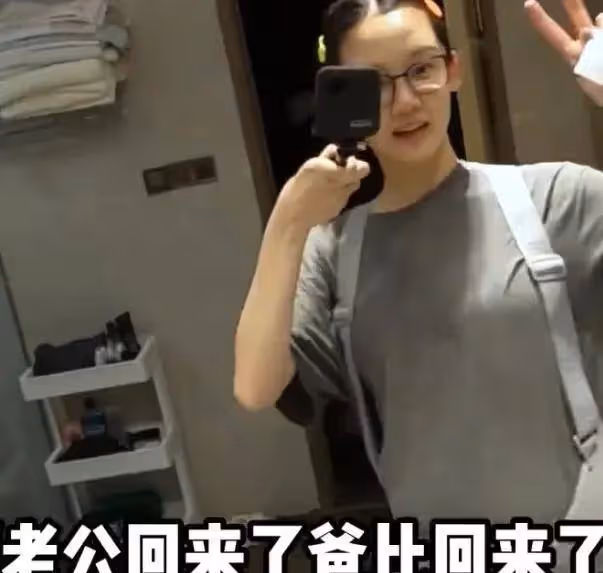苗苗曬老公鄭愷回家vlog,一家團聚畫面超有愛,Ana見爸爸笑不停
