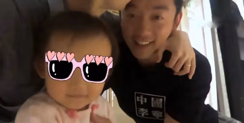 苗苗曬老公鄭愷回家vlog,一家團聚畫面超有愛,Ana見爸爸笑不停