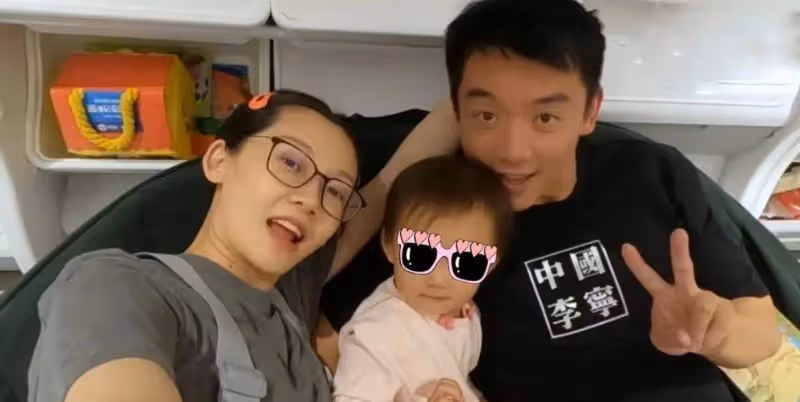 苗苗曬老公鄭愷回家vlog，一家團聚畫面超有愛，Ana見爸爸笑不停
