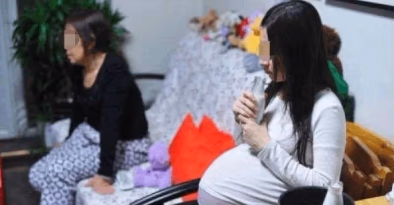 弟媳即將臨盆，媽媽嫌棄不刷浴室！小姑受不了「站出來護著弟媳」媽媽都不敢再回話，就默默離開現場