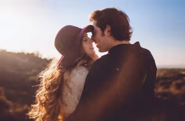 貴婦對窮女孩說:「給你2千萬,離開我兒子!」女孩的回答讓她嚇壞了!