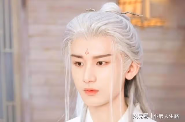 人紅是非多!王鶴棣熱搜不斷被批素質低,成毅待播劇被吐槽難看
