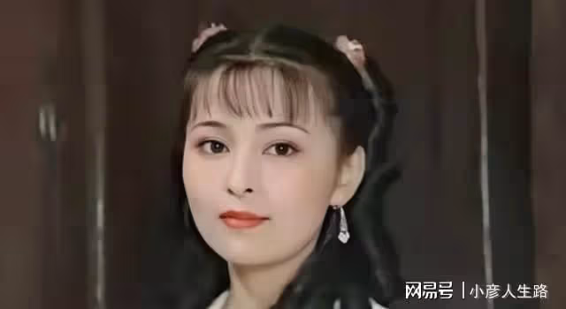 瓊瑤女郎何音豪宅內曬娃,長相帥氣撞臉吳磊,曾被丈夫黃志忠拋棄
