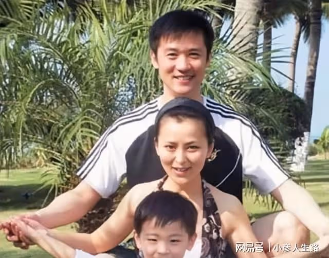 瓊瑤女郎何音豪宅內曬娃,長相帥氣撞臉吳磊,曾被丈夫黃志忠拋棄