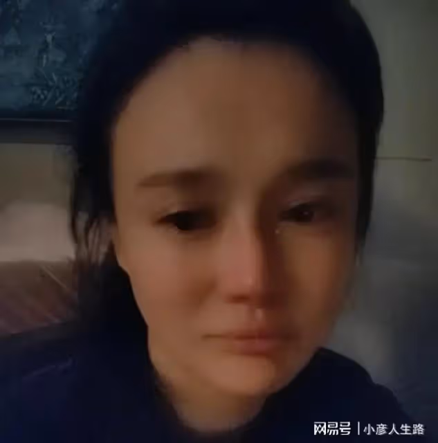 冉瑩穎為二兒子慶生,穿弔帶裙秀細腿蠻腰,深情告白老公與孩子們