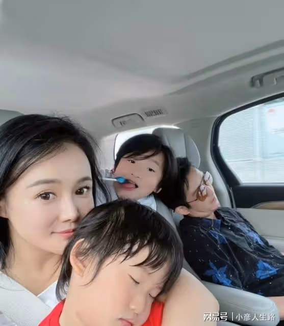 冉瑩穎為二兒子慶生,穿弔帶裙秀細腿蠻腰,深情告白老公與孩子們
